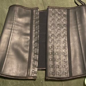 Adjustable waist trainer